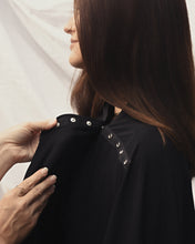 Load image into Gallery viewer, ELVTE Salon Cape in Noir