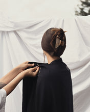 Load image into Gallery viewer, ELVTE Salon Cape in Noir