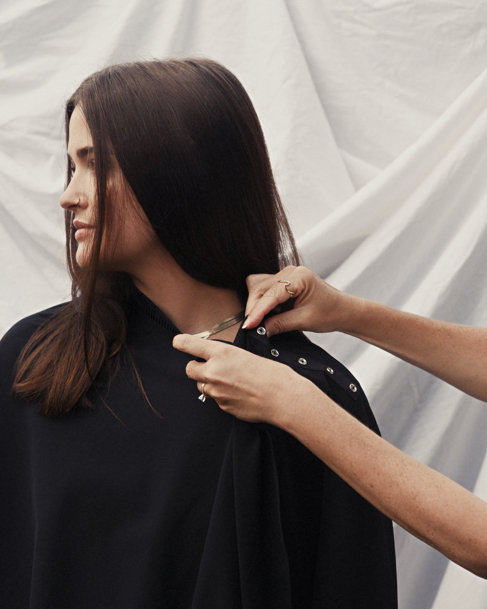 ELVTE Haircutting Cape  Sustainable salon cape for longer hair. – Noa & Co